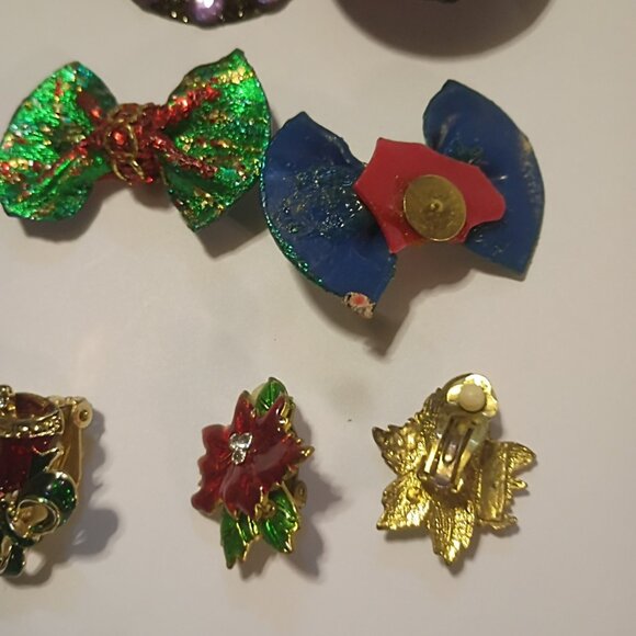 Awesome Lot of 12 Vintage Christmas Earrings - Picture 5 of 6